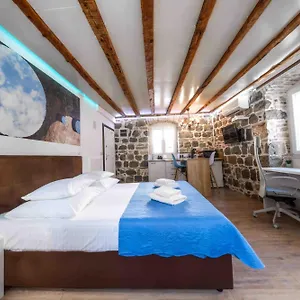 Studio Central Split Apartment